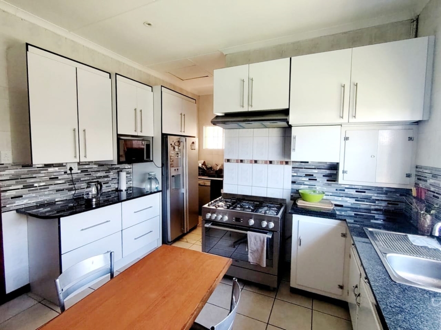 6 Bedroom Property for Sale in Baysville Eastern Cape